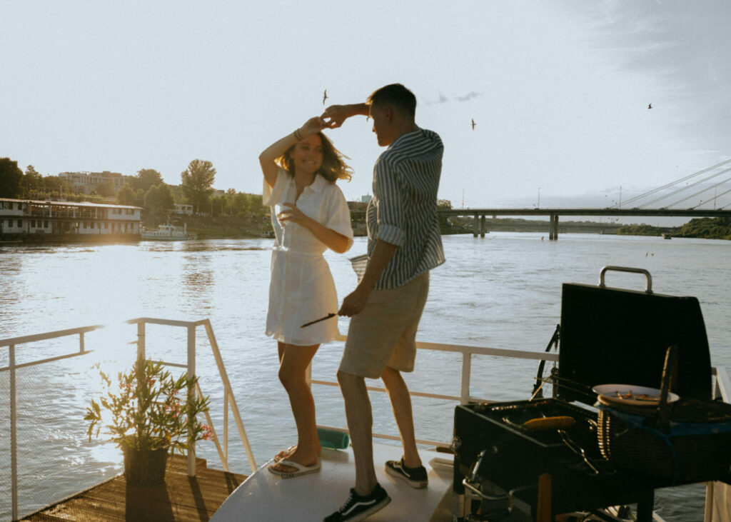Best-romantic-and-unique-date-ideas-for-couples