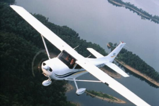 2-hour Palo Alto Discovery Flight, single pilot w/ free guest at Airacer Inc