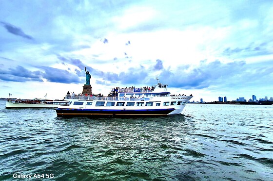 90-Minute Statue of Liberty & NYC Landmarks Cruise – Premium Pass Child 