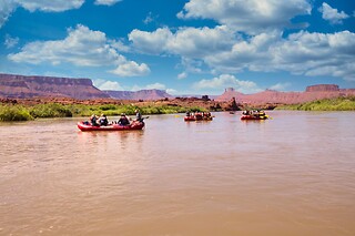 Colorado River Full-Day Rafting Adventure with Exclusive BBQ Lunch for 2 people