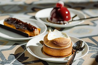 Cake, coffees and cold drinks at Les Gateaux de Marie