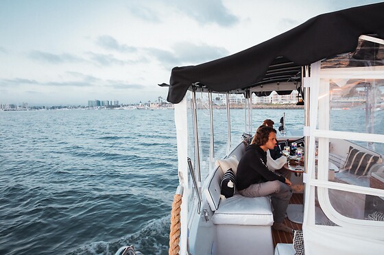 Marina del Rey: Luxury Boat Cruise with Wine & Charcuterie for 4 people