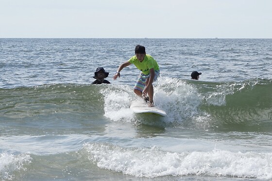 1-hour beginner private surf lesson at Surfs Up NY