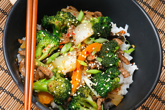 A Taste of Thailand: Pad See Ew & Papaya Salad for 1 in NYC