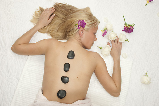 Hot stone massage at Sun & Sky - Spa / Salon